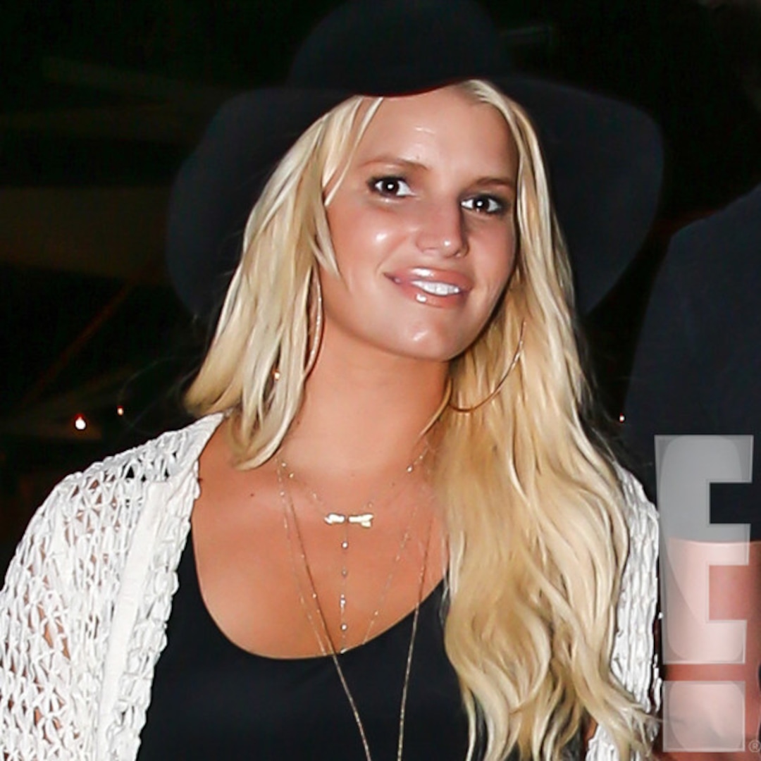 Jessica Simpson Rocks Sexy Daisy Dukes During Date Night: Pics!